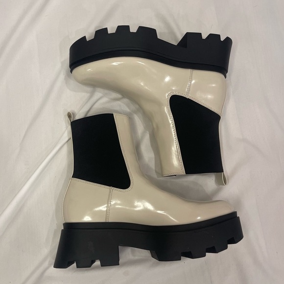 NEW Nordstrom Open Edit Ivory Patent Iris Lug Chelsea Boots Womens US 7.5 - Picture 9 of 14
